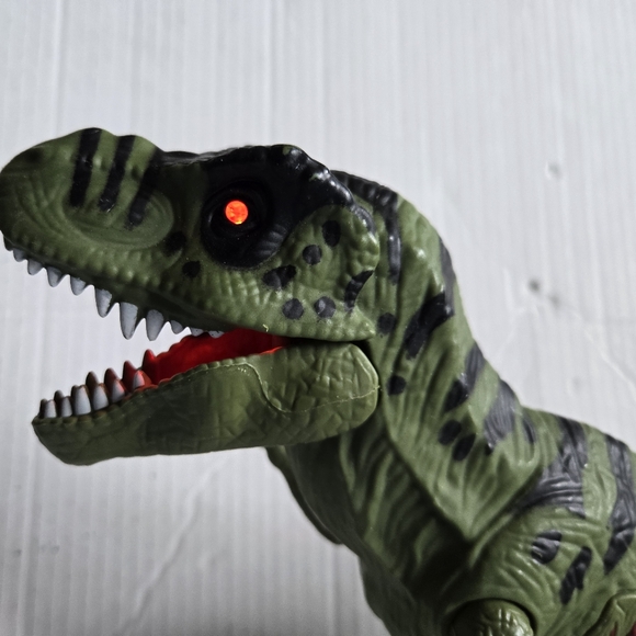 Roaring Tyrannosaurus Rex Red Light Up Eyes Jurassic Park Dinosaur Toy - Picture 7 of 9
